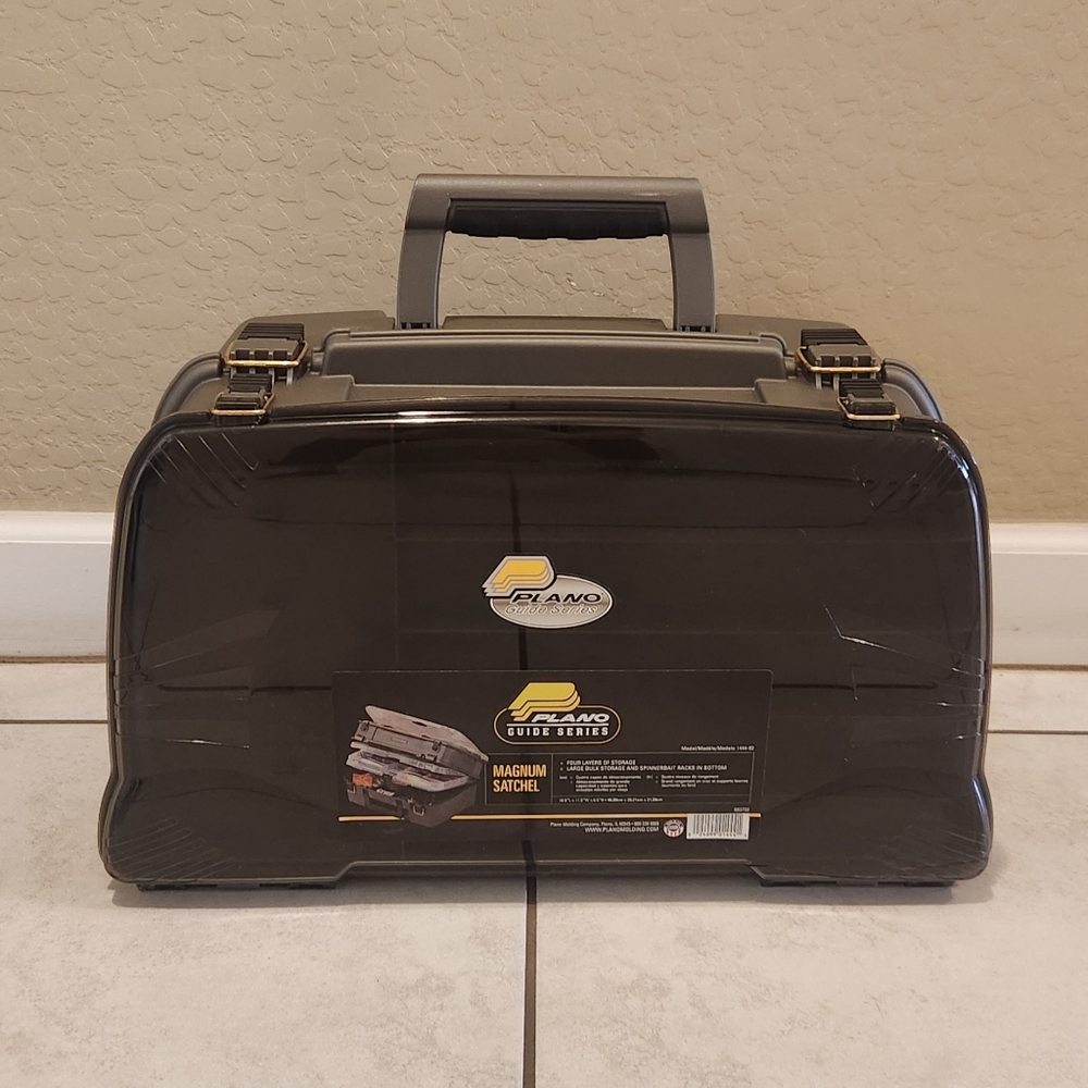 Plano Guide Series Magnum Satchel, model 1444-02